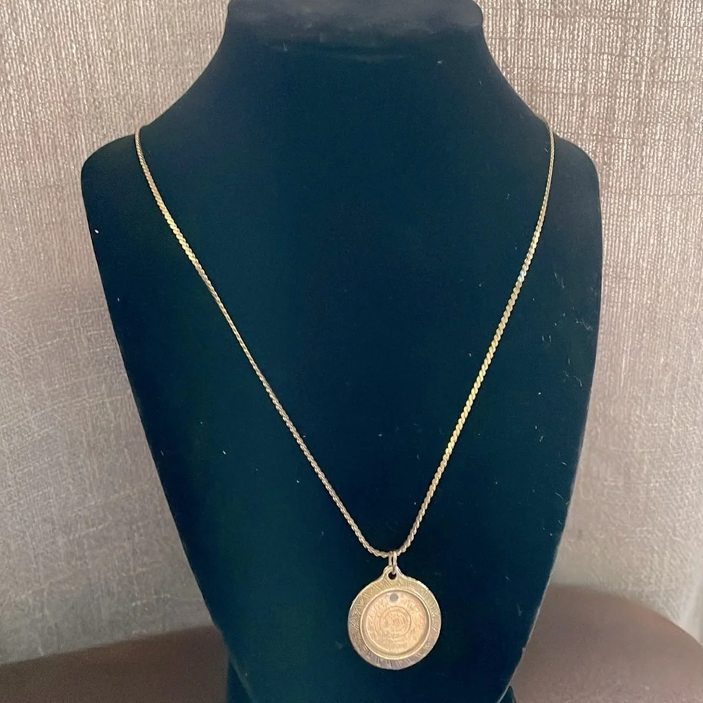 Vintage Trifari gold tone Necklace